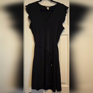 H&M Black Ruffle Cap Sleeve Dress Size Medium V-neck Tie Belt